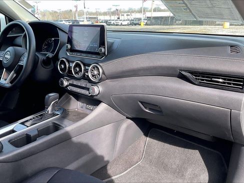 Used 2024 Nissan Sentra SV image 17