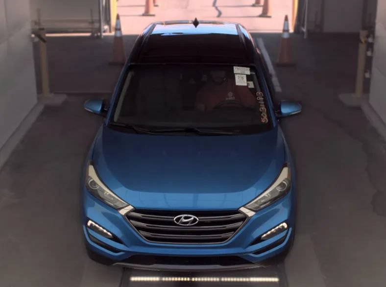 Used 2016 Hyundai Tucson Limited w/ Option Group 03 AWD/4WD image 3