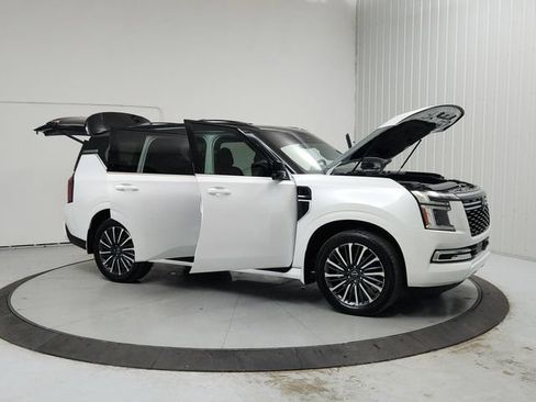 Used 2025 Nissan Armada Platinum Reserve AWD/4WD image 9