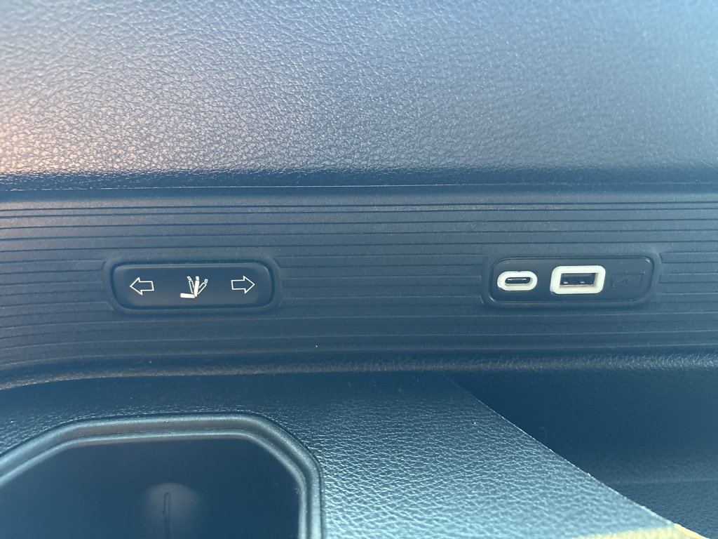 Used 2024 Jeep Wagoneer Series III AWD/4WD image 15