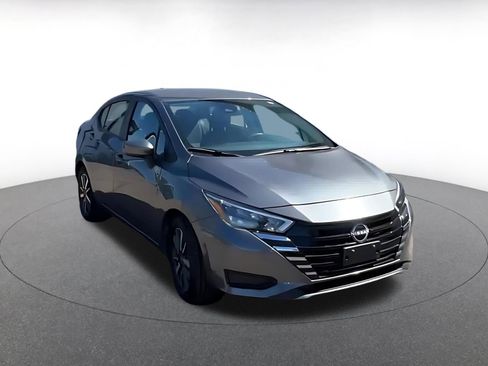 Used 2025 Nissan Versa SV image 3