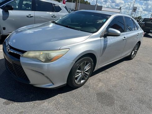 Used 2017 Toyota Camry SE FWD image 1
