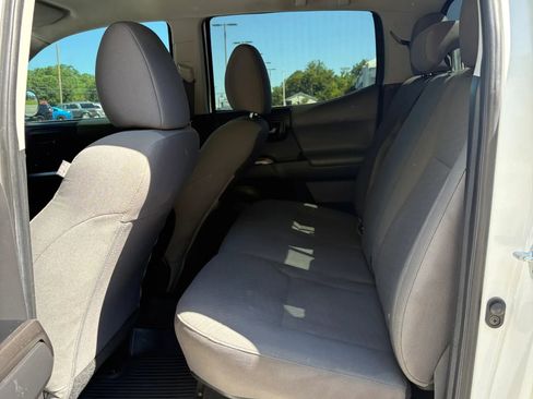 Used 2022 Toyota Tacoma SR5 AWD/4WD image 43