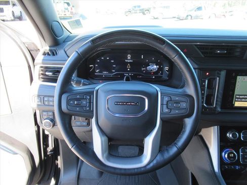 Used 2024 GMC Yukon Denali w/ Advanced Technology Package image 17