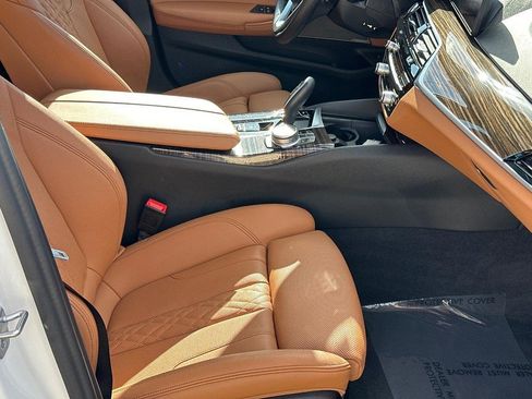 Used 2022 BMW 530i xDrive 530i xDrive Sedan w/ Premium Package image 18