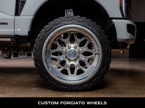 Used 2025 Ford F250 Platinum w/ FX4 Off-Road Package image 11