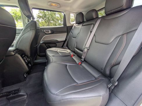 Used 2022 Jeep Compass Latitude w/ Sun and Sound Group AWD/4WD image 14