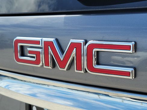 Used 2021 GMC Terrain SLE w/ Driver Convenience Package FWD image 6