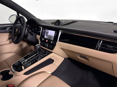 Certified 2026 Porsche Macan AWD/4WD image 29