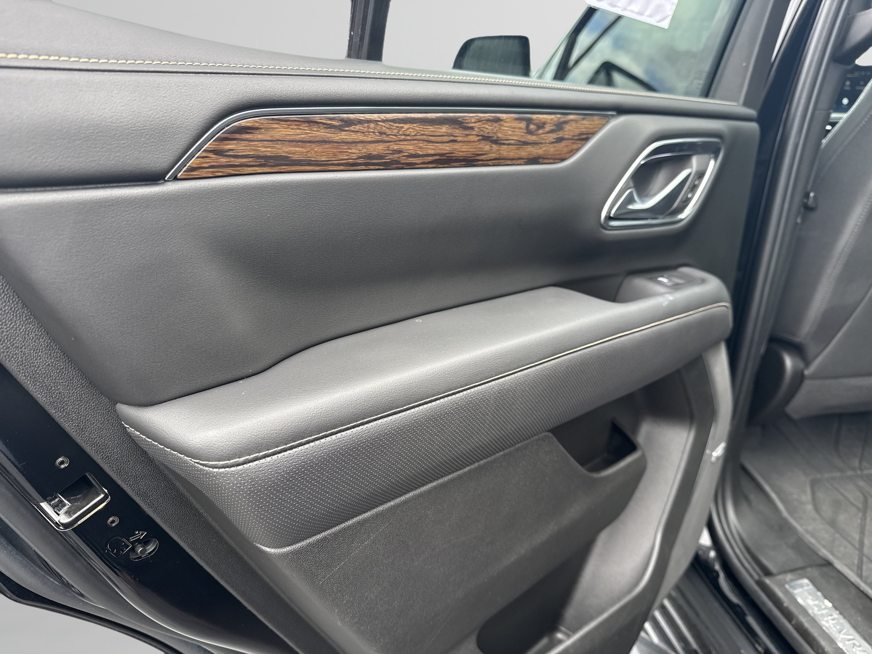Used 2023 Chevrolet Tahoe Premier w/ Premium Package AWD/4WD image 21