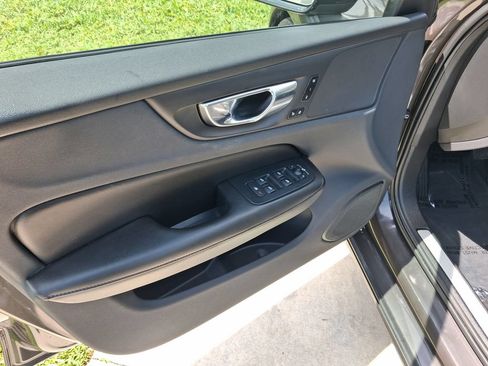 Used 2023 Volvo S60 B5 Core FWD image 15