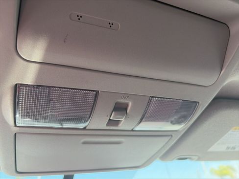 Used 2019 Nissan Frontier SV image 15