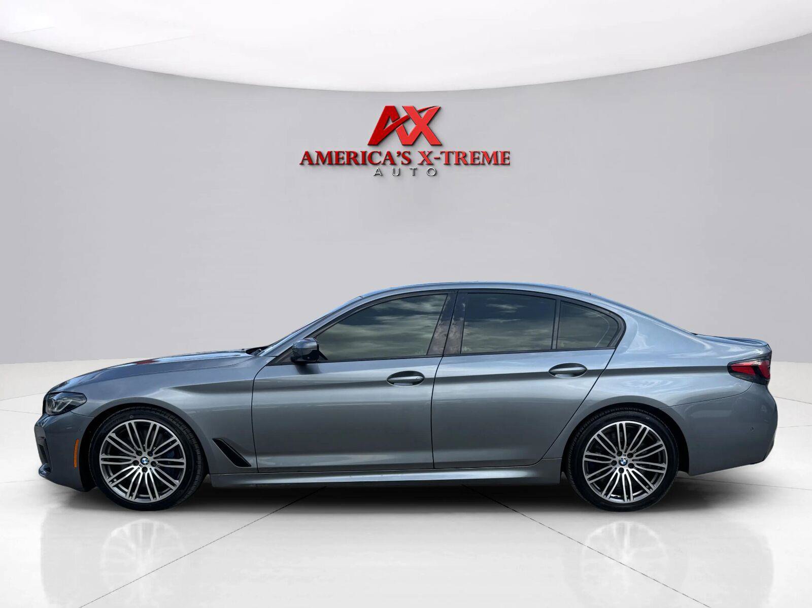 Used 2021 BMW M550i xDrive w/ Dynamic Handling Package AWD/4WD image 2