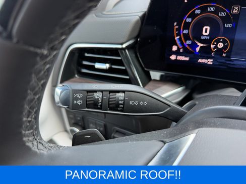 Used 2025 Chevrolet Suburban Premier AWD/4WD image 18