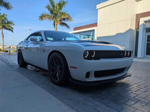Used 2015 Dodge Challenger SRT Hellcat image 2