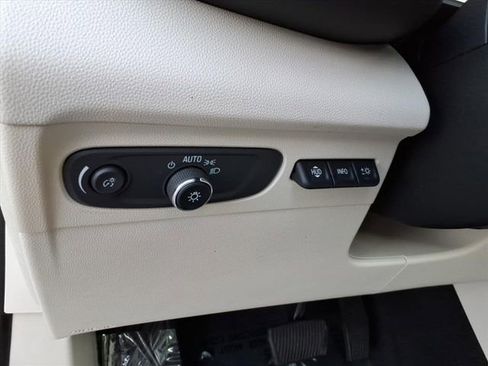 Used 2022 Buick Envision Avenir w/ Technology Package II image 32