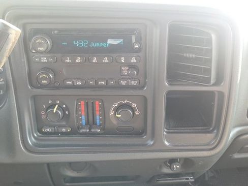Used 2005 GMC Sierra 1500 W/T RWD image 18