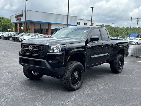 Used 2023 Nissan Frontier S RWD image 2
