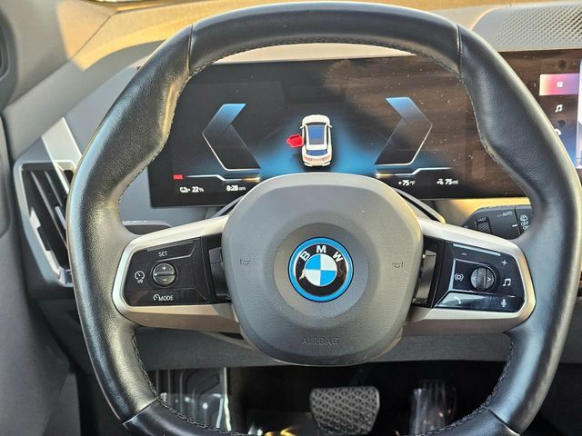 Used 2023 BMW iX xDrive50 w/ Ultimate Package 2 AWD/4WD image 32