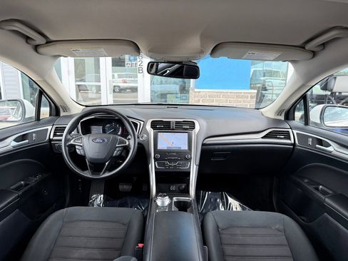 Used 2020 Ford Fusion SE FWD image 20