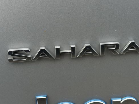 Used 2023 Jeep Wrangler Unlimited Sahara w/ Cold Weather Group AWD/4WD image 7