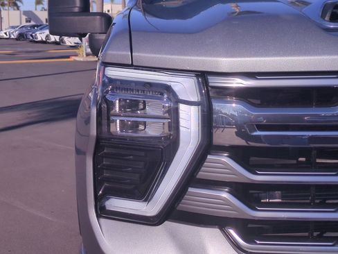 Used 2024 Chevrolet Silverado 2500 High Country w/ High Country Premium Package image 11