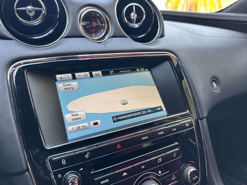 Used 2015 Jaguar XJ R LWB RWD image 19