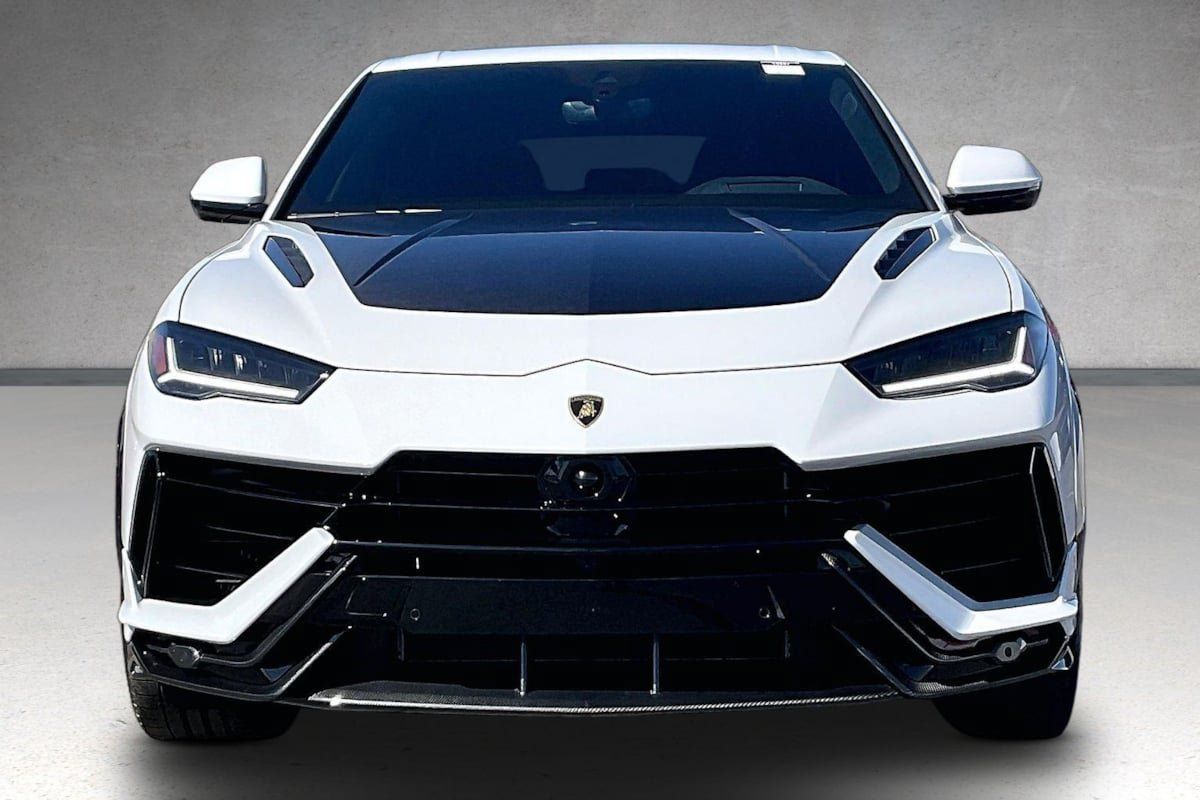 Used 2023 Lamborghini Urus Performante AWD/4WD image 3