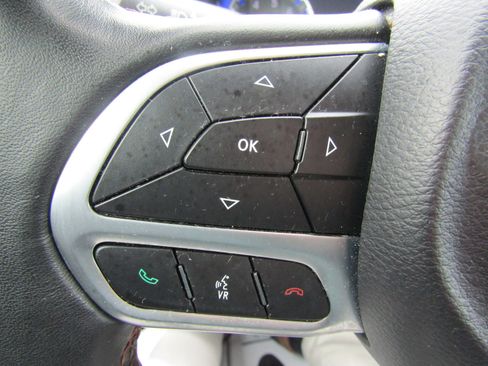 Used 2019 Chrysler Pacifica Touring-L Plus w/ Advanced Safetytec Group image 26