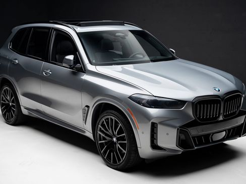 Used 2025 BMW X5 sDrive40i w/ M Sport Package RWD image 41