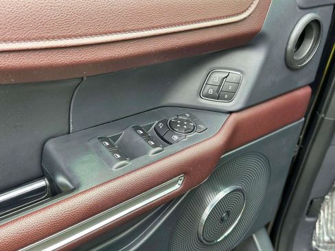 Used 2022 Ford Expedition Limited image 16
