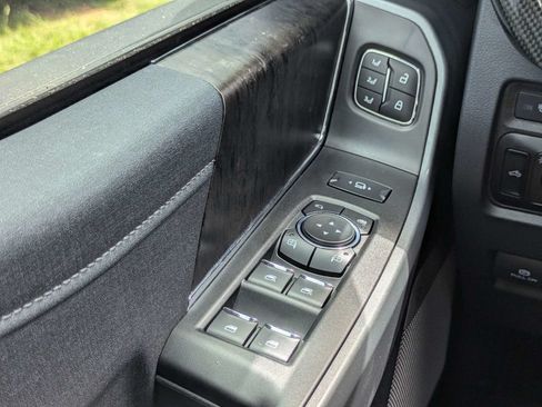 Used 2024 Ford F250 Lariat w/ Lariat Ultimate Package AWD/4WD image 25