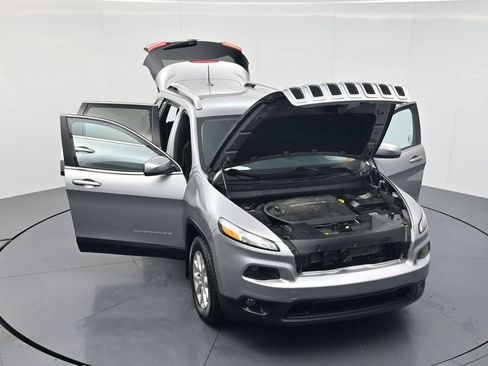 Used 2016 Jeep Cherokee Latitude w/ Safety/Convenience Group AWD/4WD image 54