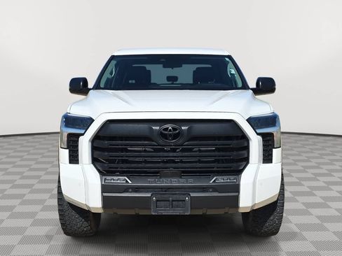 Used 2022 Toyota Tundra SR5 w/ SR5 Convenience Package AWD/4WD image 2