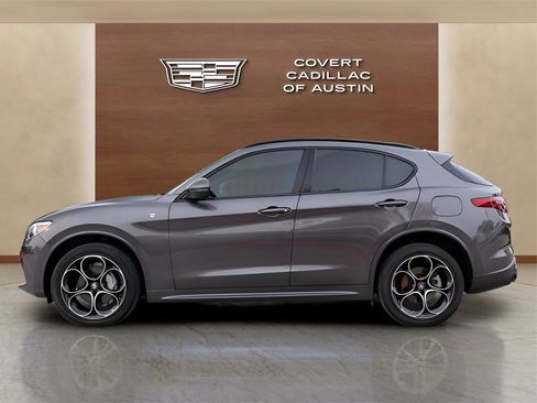Used 2023 Alfa Romeo Stelvio Ti image 2