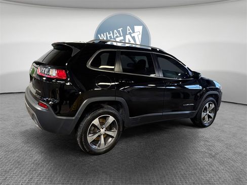 Used 2019 Jeep Cherokee Limited image 3
