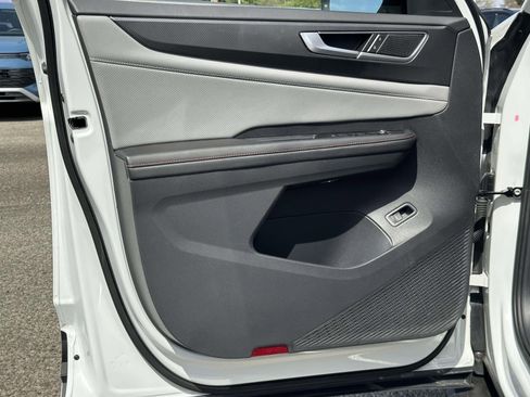 Used 2024 Volkswagen Atlas Peak Edition SEL image 17