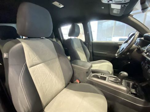 Used 2020 Toyota Tacoma TRD Off-Road image 25