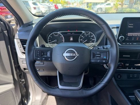 Used 2025 Nissan Rogue SV FWD image 30
