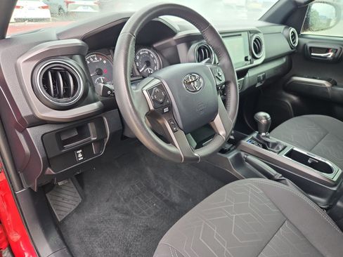 Used 2017 Toyota Tacoma SR5 AWD/4WD image 12