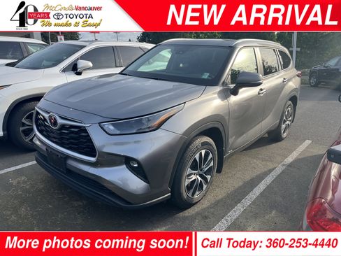 Certified 2025 Toyota Highlander XLE AWD/4WD image 1