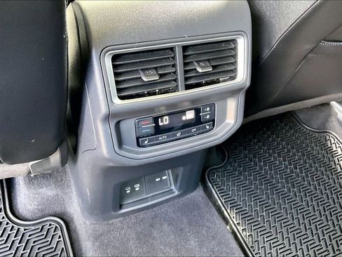 Certified 2024 Volkswagen Atlas SEL Premium R-Line AWD/4WD image 18