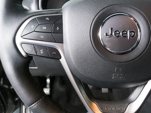 Used 2021 Jeep Grand Cherokee Laredo X image 9