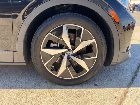 Used 2023 Volkswagen ID.4 Pro S image 9