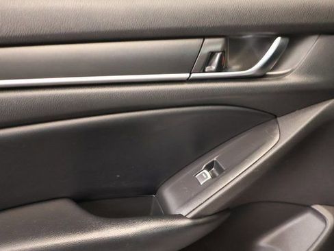Used 2018 Honda Accord EX image 29