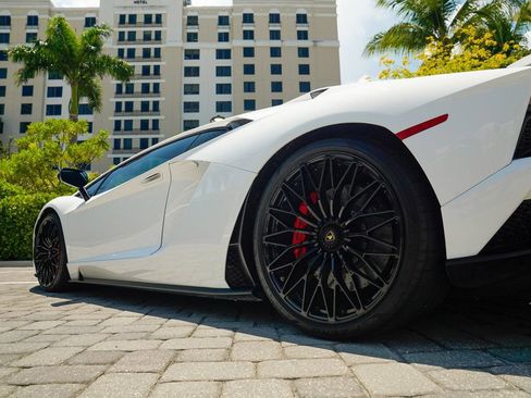 Used 2018 Lamborghini Aventador S image 31