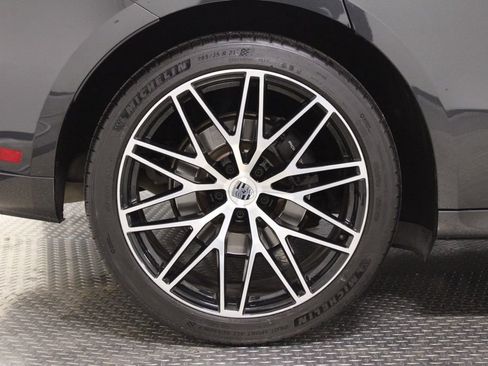 Certified 2023 Porsche Macan Turbo image 13