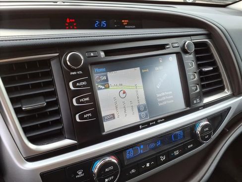 Used 2017 Toyota Highlander XLE image 23