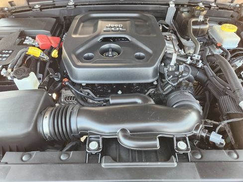 Used 2022 Jeep Wrangler Sport AWD/4WD image 31