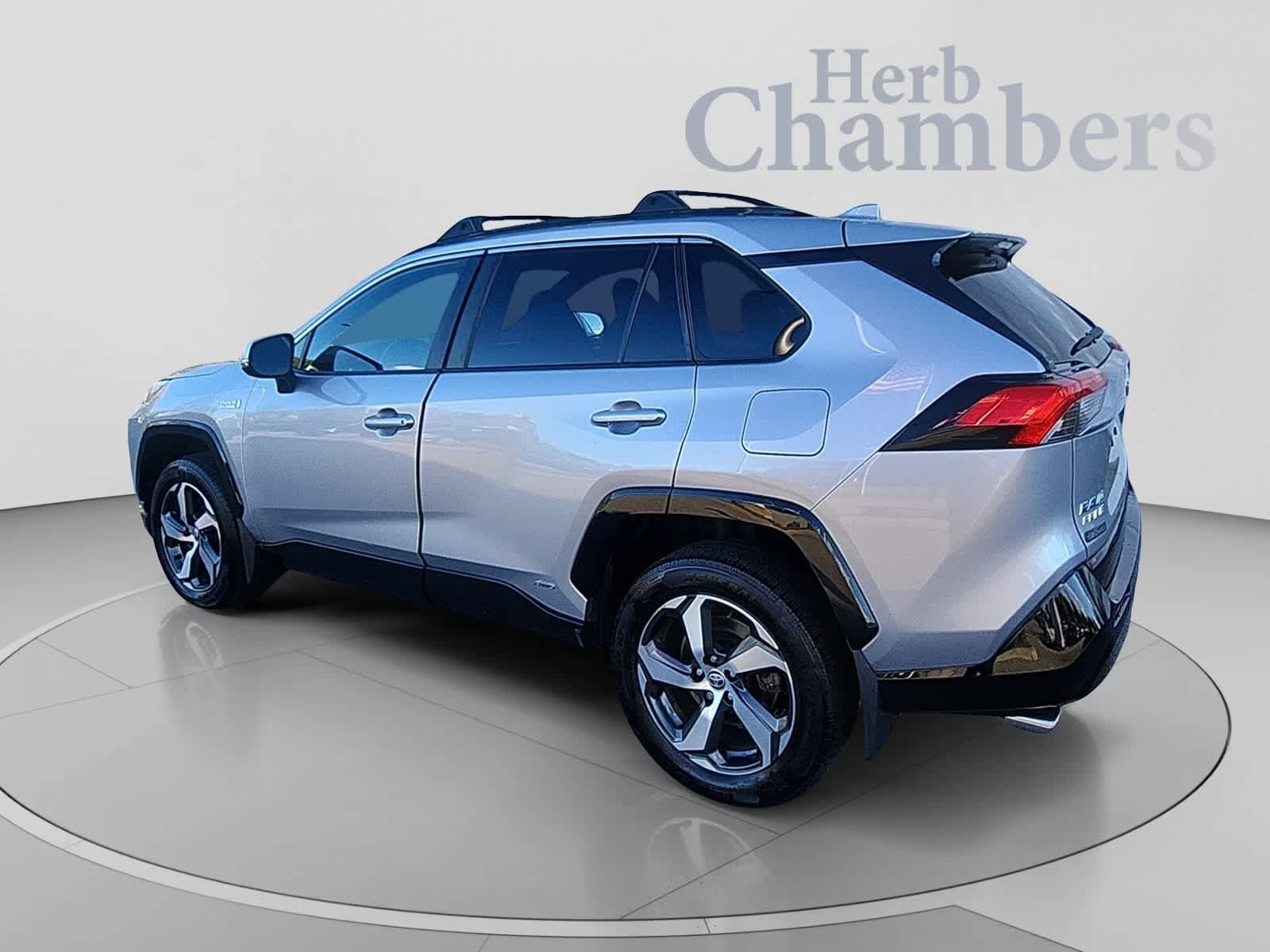 Used 2022 Toyota RAV4 SE w/ Weather & Moonroof Package AWD/4WD image 3